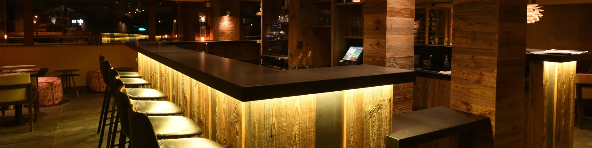 bar